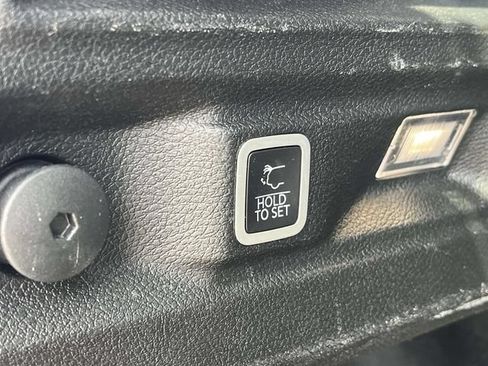 Used 2022 Jeep Grand Cherokee L Laredo w/ Luxury Tech Group I AWD/4WD image 22