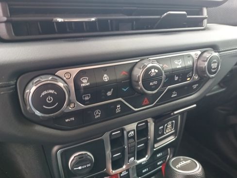 Used 2024 Jeep Gladiator Rubicon w/ Convenience Group image 16