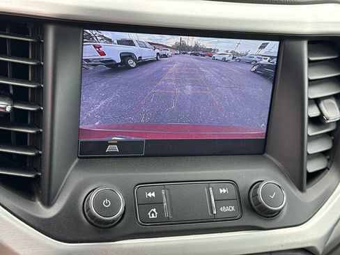 Used 2023 GMC Acadia SLT image 18