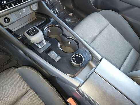 Used 2025 Nissan Rogue SV image 21