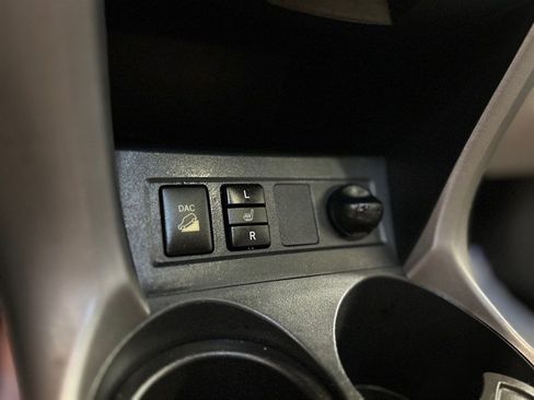 Used 2007 Toyota RAV4 Limited image 24