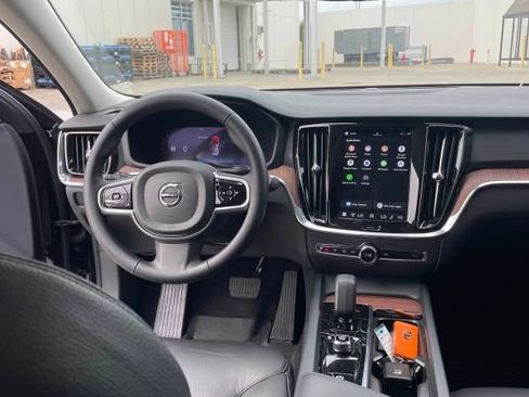 Used 2025 Volvo S60 B5 Plus image 4