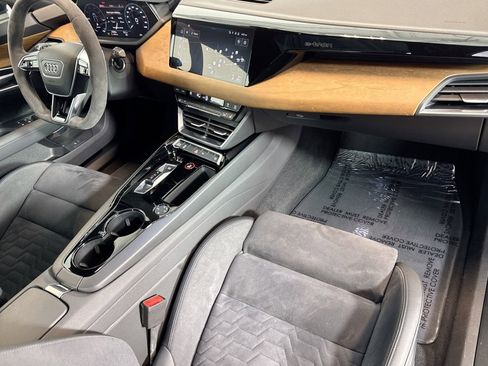 Used 2023 Audi e-tron GT Premium Plus image 27