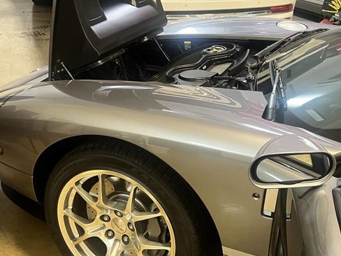 Used 2006 Ford GT RWD image 12