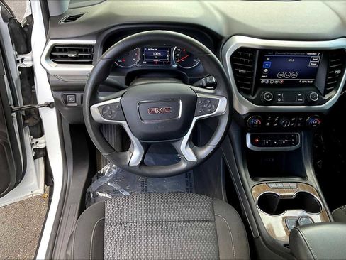 Used 2022 GMC Acadia SLE image 9