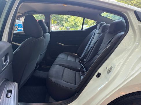Used 2025 Nissan Altima 2.5 SV FWD image 25