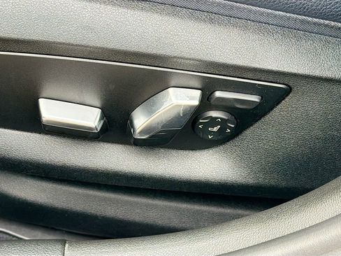 Used 2019 BMW 530i 530i w/ Convenience Package image 25