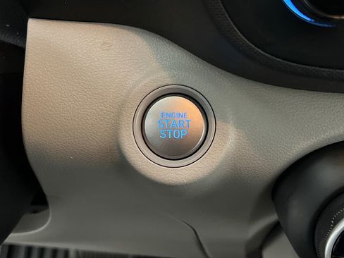 Used 2025 Hyundai Venue SEL image 44