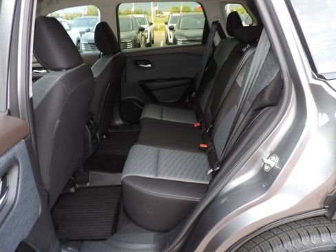 Used 2023 Nissan Rogue SV image 20