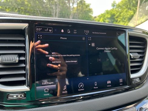 Used 2023 Chrysler Pacifica Touring-L FWD image 26