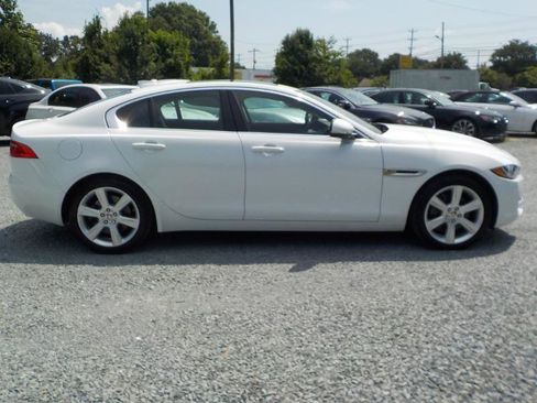 Used 2017 Jaguar XE Prestige AWD/4WD image 6