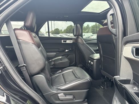 Used 2021 Ford Explorer Platinum w/ Equipment Group 601A AWD/4WD image 16