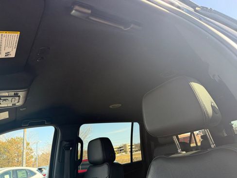 Used 2023 GMC Yukon XL Denali AWD/4WD image 39