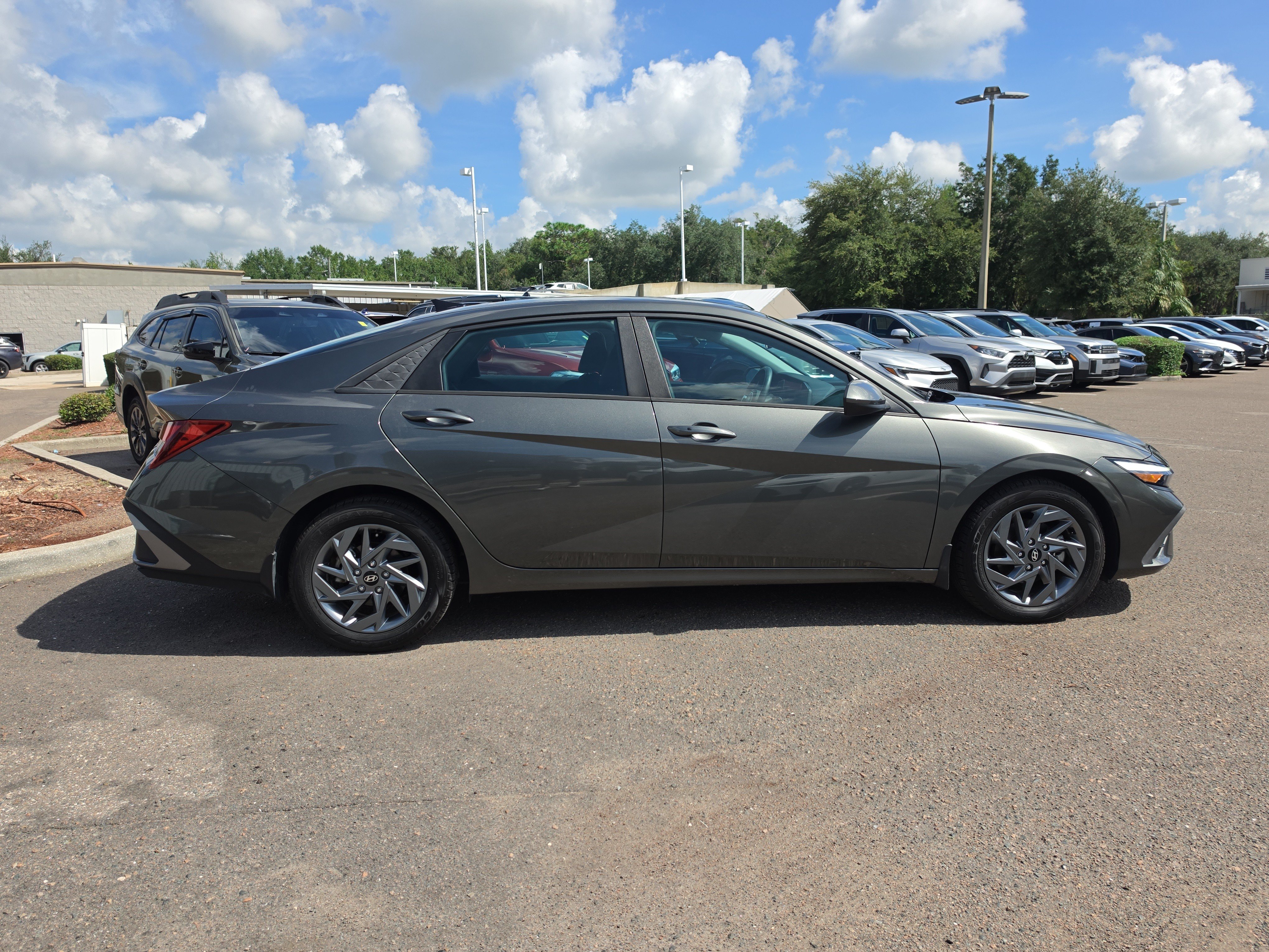 Used 2024 Hyundai Elantra SEL FWD image 9
