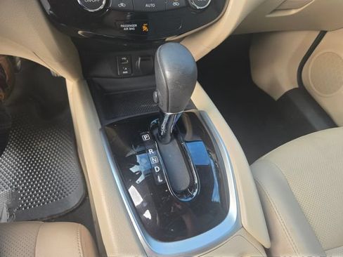 Used 2016 Nissan Rogue SL FWD image 11