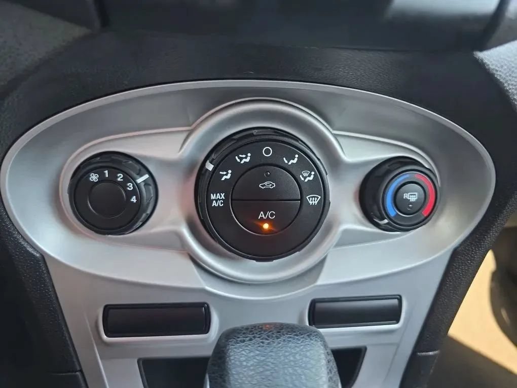 Used 2019 Ford Fiesta SE FWD image 31