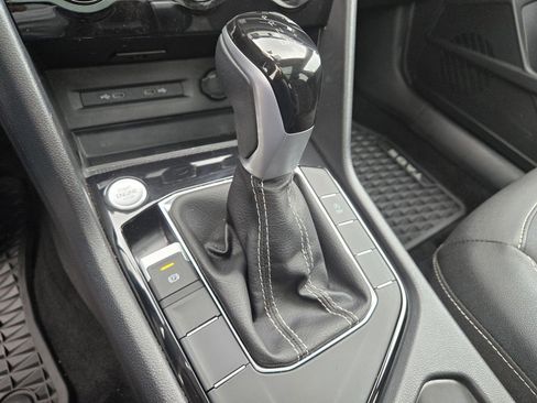 New 2024 Volkswagen Taos SE image 18