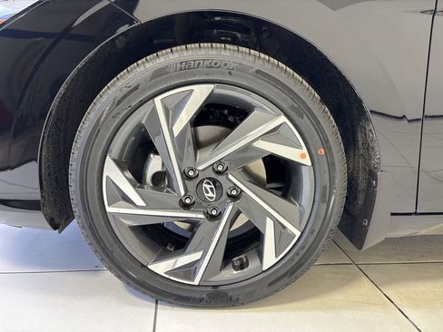 New 2026 Hyundai Elantra Limited image 9