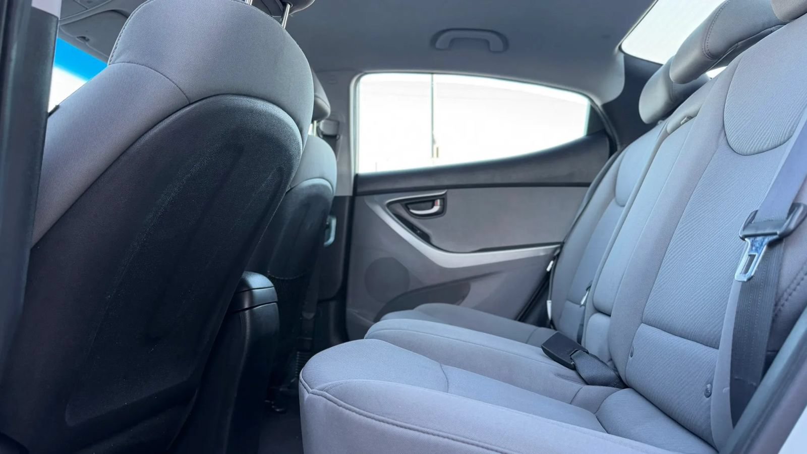 Used 2012 Hyundai Elantra GLS FWD image 11