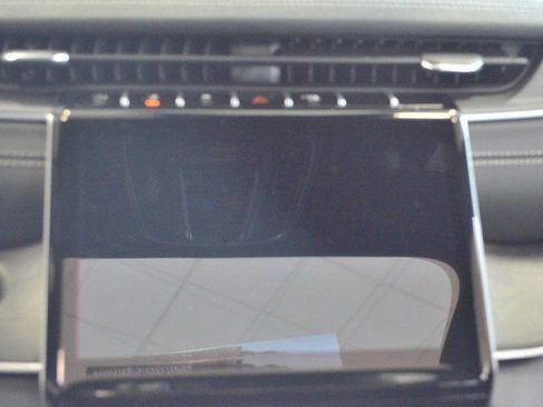 New 2025 Jeep Grand Cherokee Limited w/ Black Appearance Package image 27