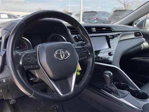 Used 2020 Toyota Camry SE image 10