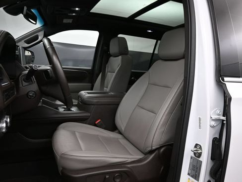 Used 2022 GMC Yukon SLT w/ SLT Premium Package RWD image 2