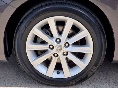 Used 2014 Toyota Camry XLE FWD image 9