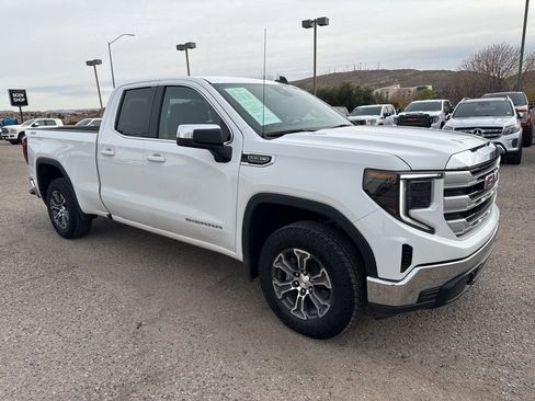 Used 2023 GMC Sierra 1500 SLE w/ X31 Off-Road Package image 3