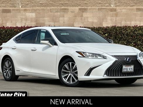 Certified 2021 Lexus ES 300h image 1