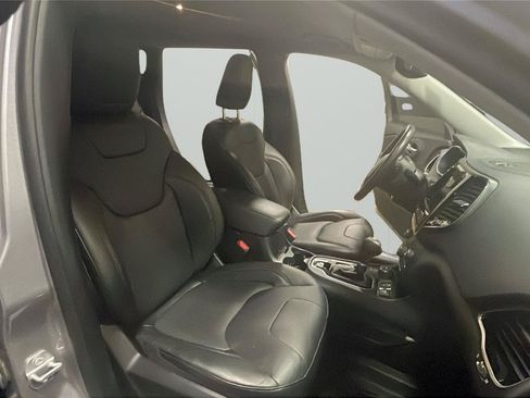 Used 2020 Jeep Cherokee Limited w/ Technology Group AWD/4WD image 14