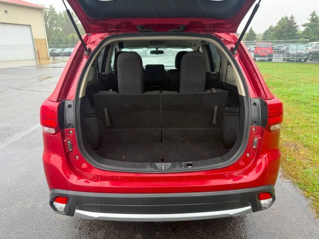 Used 2016 Mitsubishi Outlander SE AWD/4WD image 3