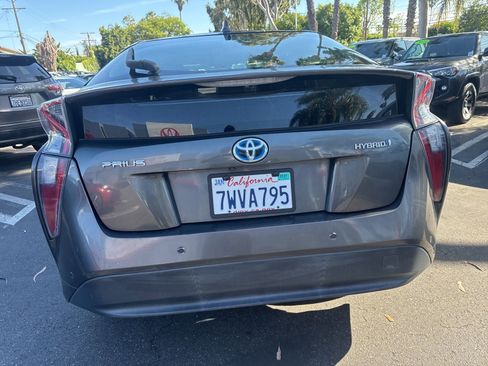 Used 2017 Toyota Prius Four w/ Premium Convenience Package image 5