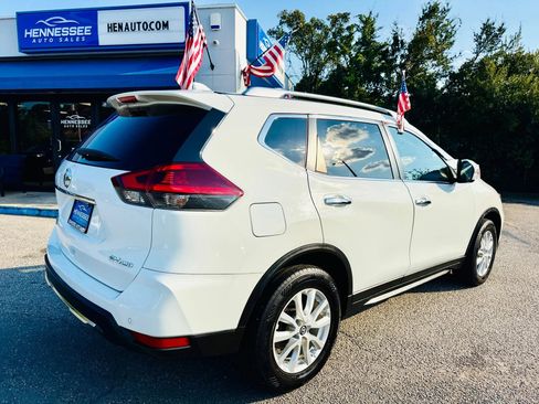 Used 2020 Nissan Rogue SV image 13
