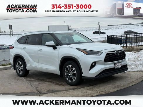 Used 2022 Toyota Highlander XLE image 1