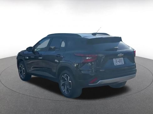 Used 2025 Chevrolet Trax LT image 10