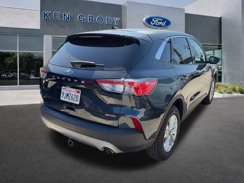 Used 2022 Ford Escape SE w/ Cold Weather Package image 3
