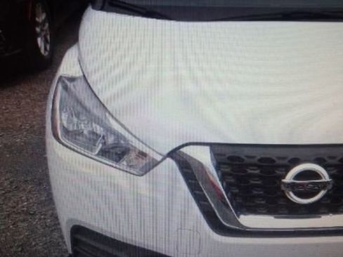 Used 2020 Nissan Kicks S FWD image 16