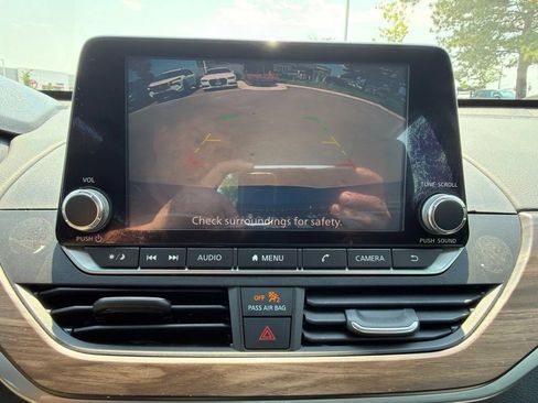 Used 2024 Nissan Altima 2.5 SV FWD image 32