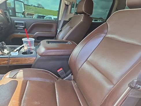 Used 2018 Chevrolet Silverado 2500 High Country image 18