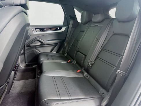 New 2025 Porsche Cayenne image 20
