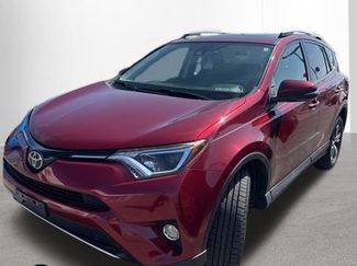 Used 2018 Toyota RAV4 XLE video 1