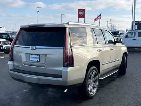 Used 2016 Cadillac Escalade Premium image 3