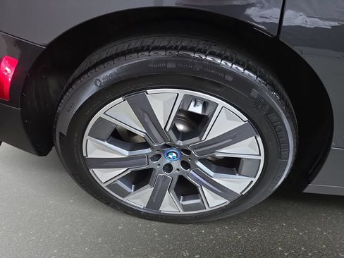Used 2024 BMW iX xDrive50 AWD/4WD image 33