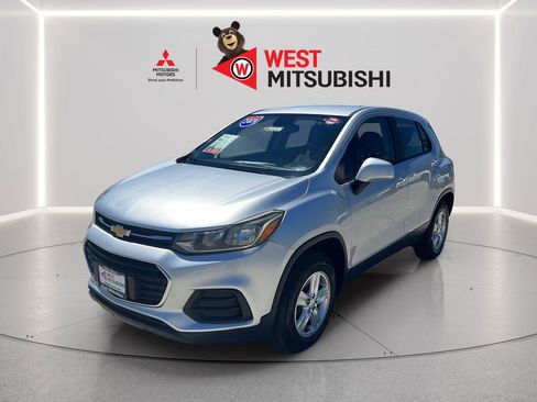 Used 2019 Chevrolet Trax LS AWD/4WD image 1