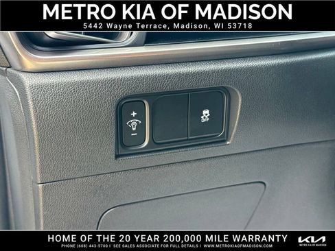 Used 2025 Kia Sorento LX FWD image 13