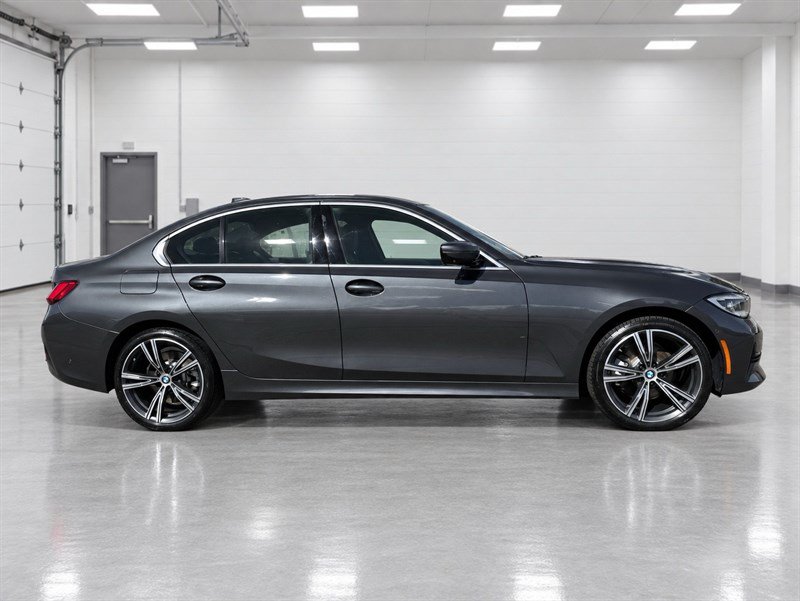 Used 2020 BMW 330i xDrive Sedan w/ Executive Package AWD/4WD image 3