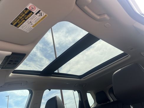 Certified 2022 Nissan Rogue SV w/ SV Premium Package FWD image 19