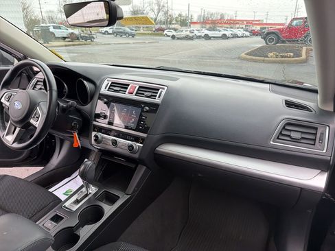 Used 2017 Subaru Outback 2.5i Premium image 29