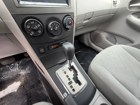 Used 2010 Toyota Corolla LE FWD image 17