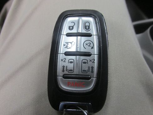 Used 2023 Chrysler Pacifica Touring-L FWD image 40